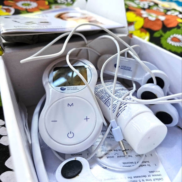 Anti Aging Ageless Wonder Facial Toning And Lifting Device - Picture 3 of 5